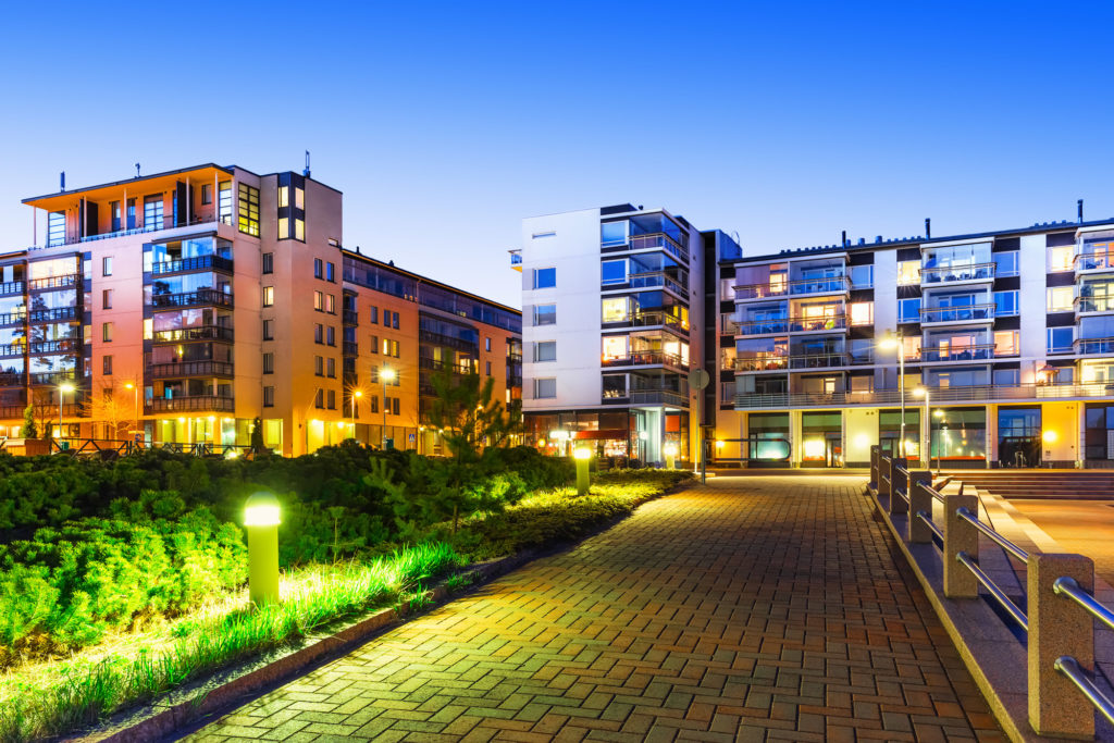 Gebäude bei Nacht
